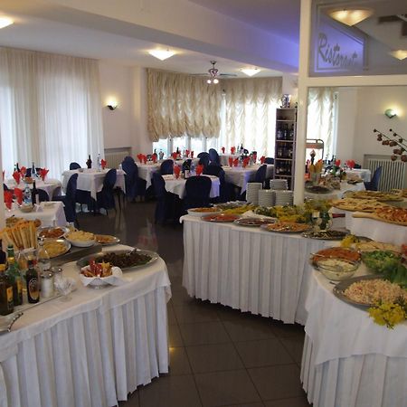 Hotel Mediterraneo Pesaro Exteriör bild