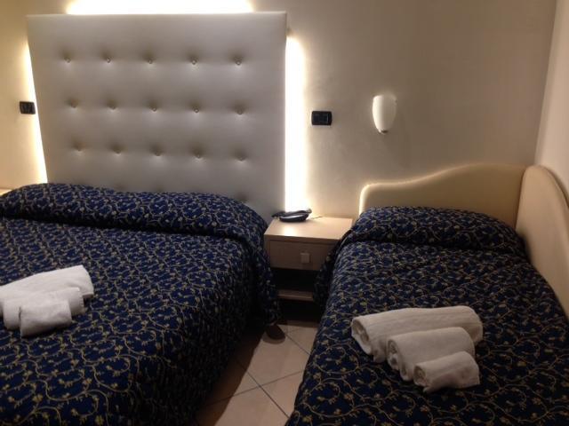 Hotel Mediterraneo Pesaro Rum bild