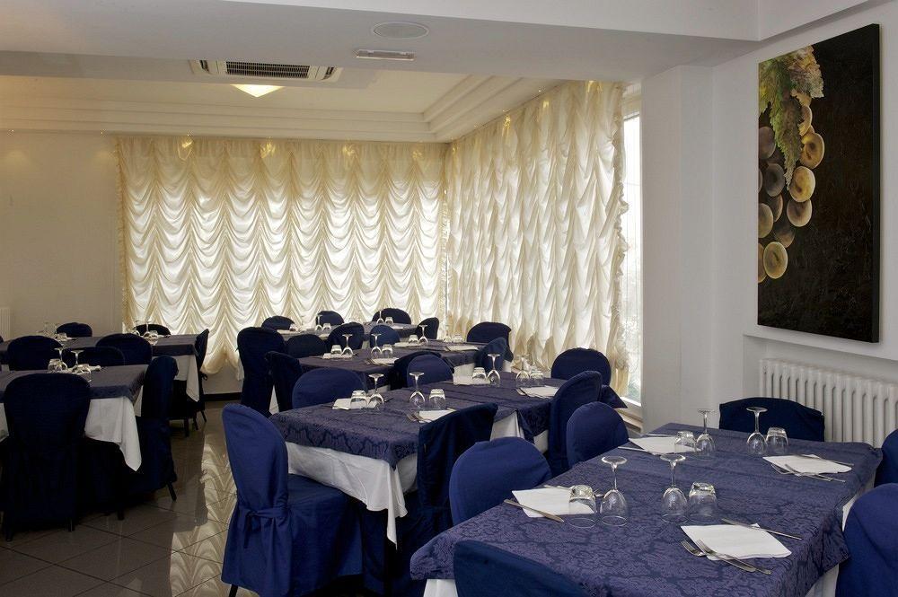 Hotel Mediterraneo Pesaro Exteriör bild
