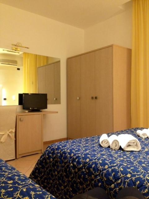Hotel Mediterraneo Pesaro Rum bild