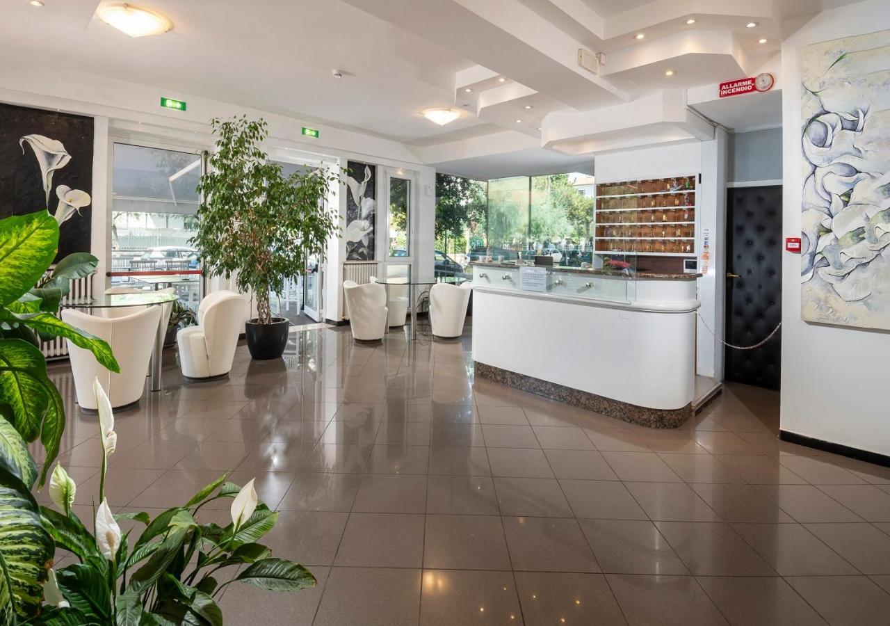 Hotel Mediterraneo Pesaro Exteriör bild