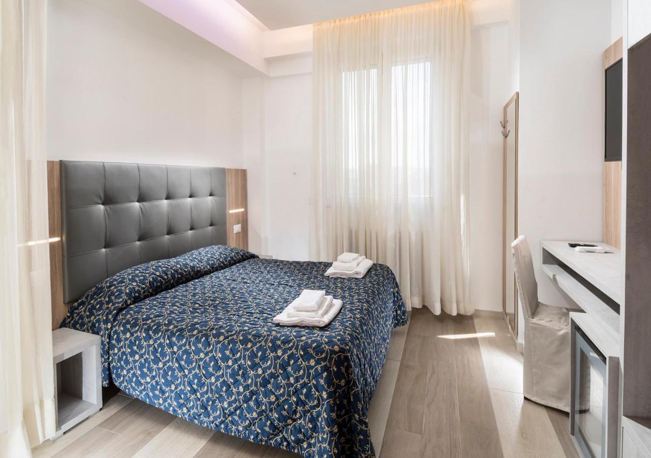 Hotel Mediterraneo Pesaro Exteriör bild
