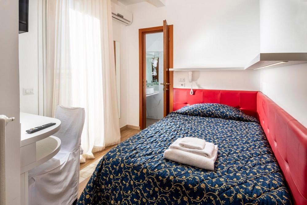 Hotel Mediterraneo Pesaro Exteriör bild