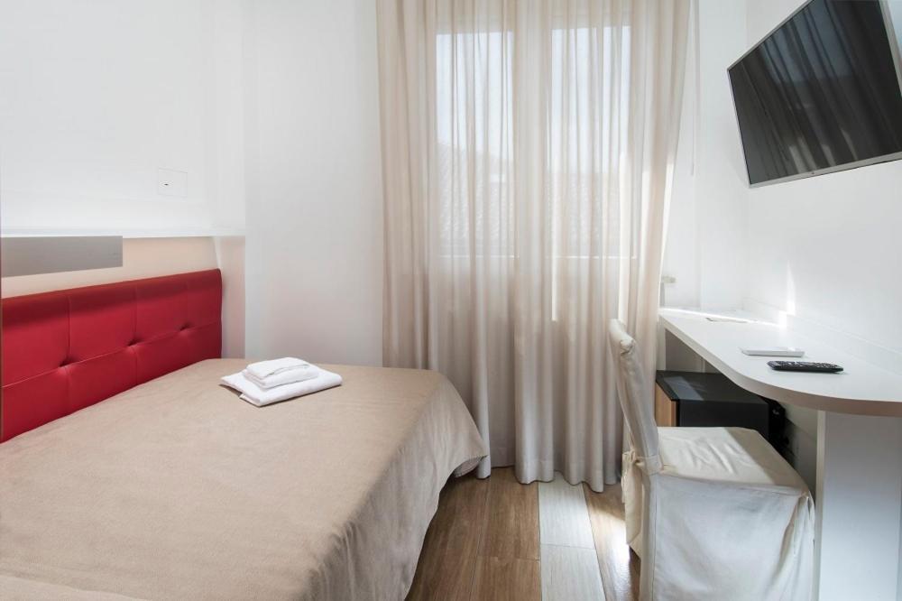 Hotel Mediterraneo Pesaro Exteriör bild