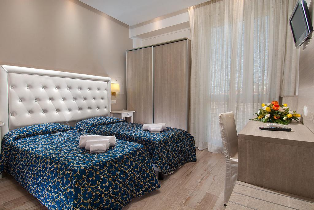 Hotel Mediterraneo Pesaro Exteriör bild