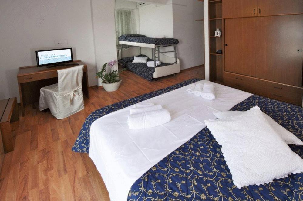 Hotel Mediterraneo Pesaro Rum bild
